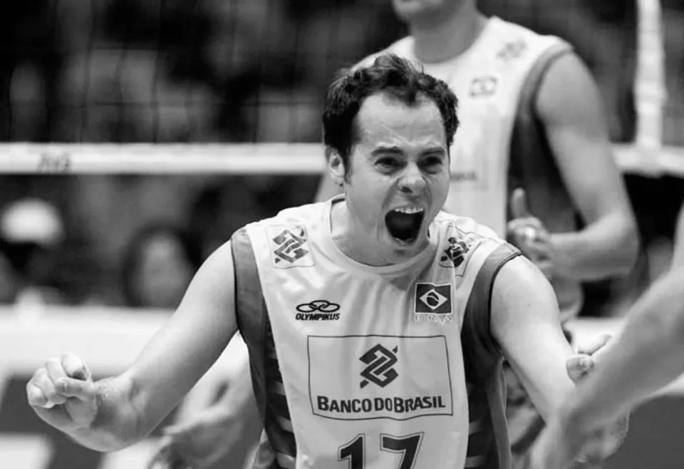 Ricardinho comemora um ponto pela Seleção Brasileira de vôlei